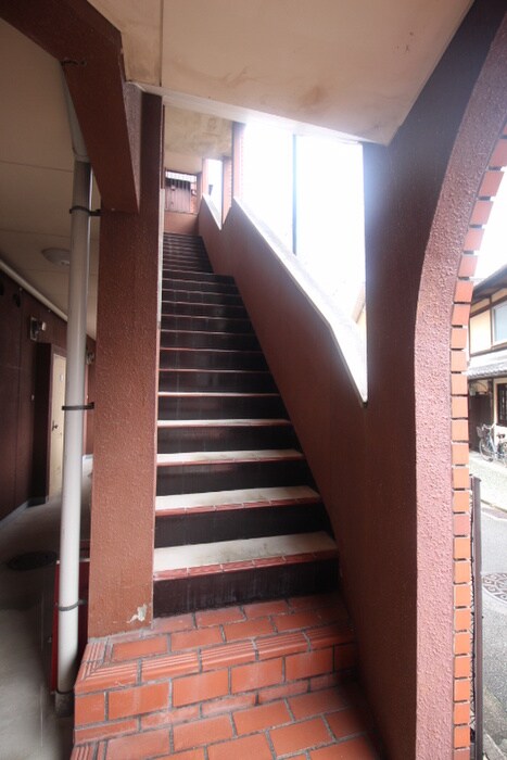 物件外観写真6　(エントランス部分)