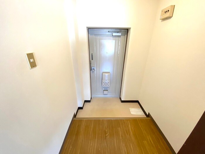 物件内観写真18　(玄関)