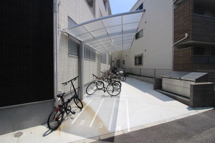 物件外観写真3　(駐輪場)