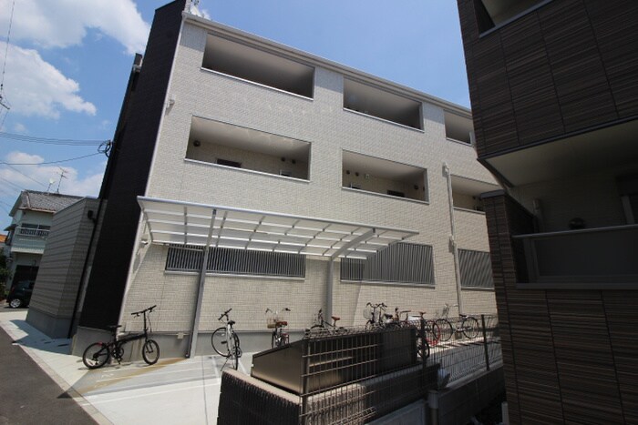 物件外観写真4　(駐輪場)