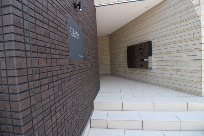 物件外観写真5　(エントランス部分)