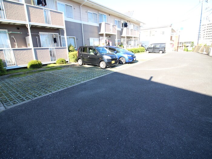 物件外観写真3　(駐車場)