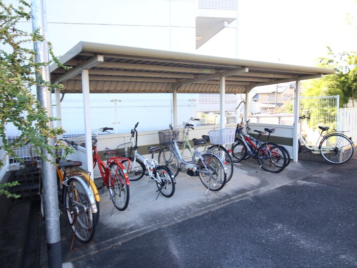 物件外観写真4　(駐輪場)