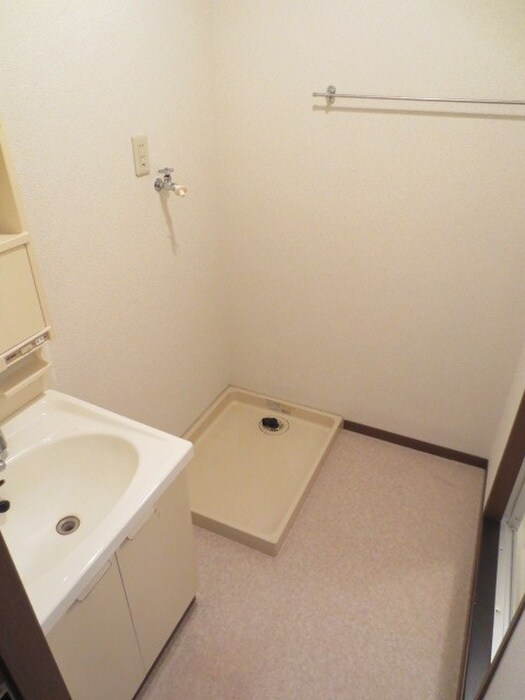 物件内観写真14　(洗濯機置場)