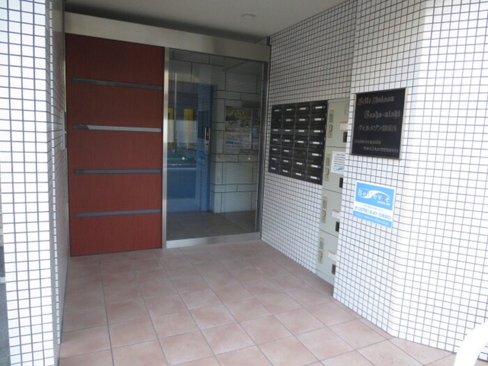 物件外観写真2　(エントランス部分)