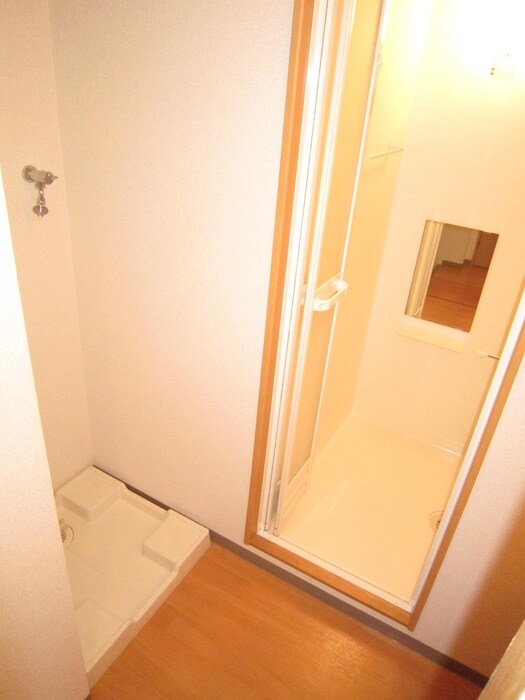 物件内観写真12　(洗濯機置場)