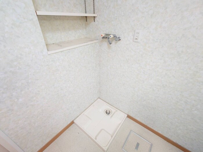 物件内観写真12　(洗濯機置場)