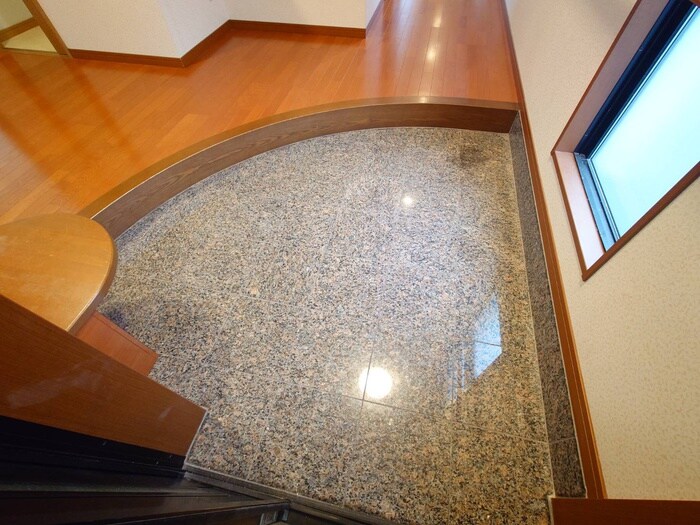 物件内観写真15　(玄関)