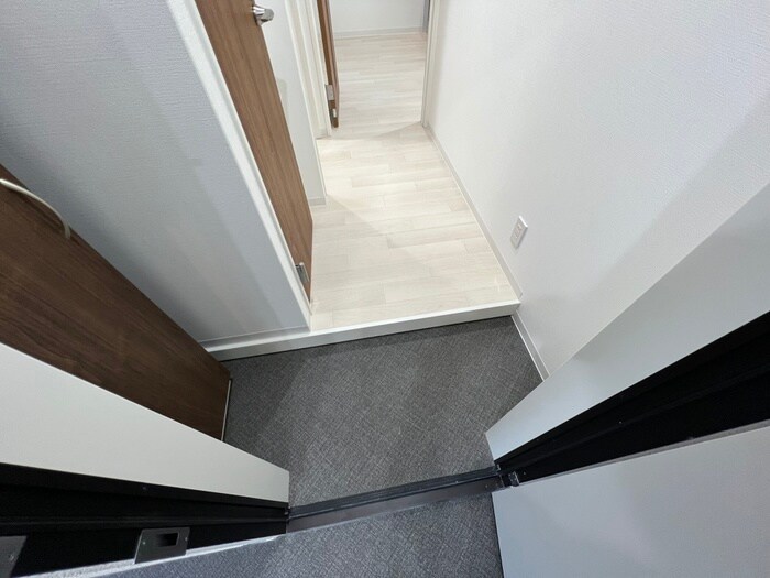 物件内観写真7　(玄関)