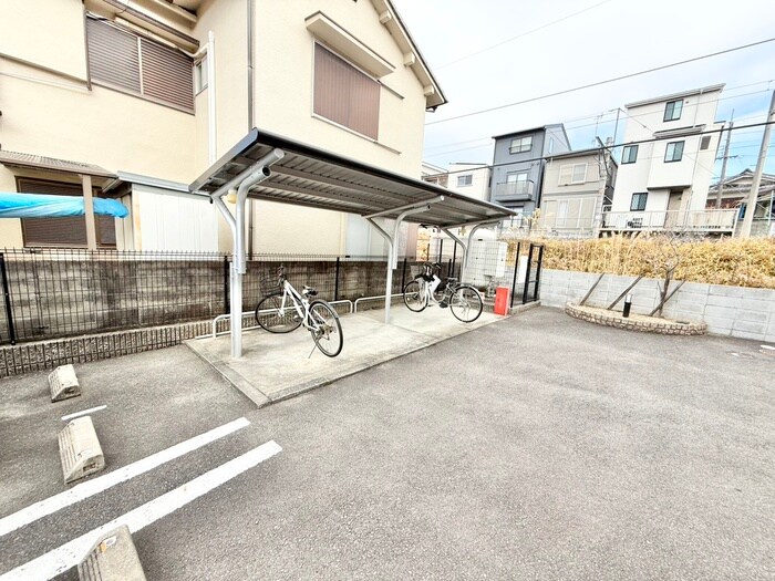 物件外観写真3　(駐輪場)