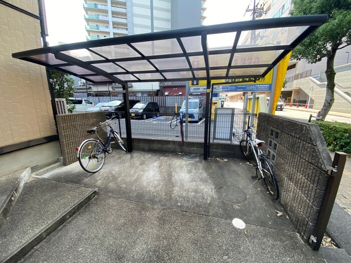 物件外観写真4　(駐輪場)