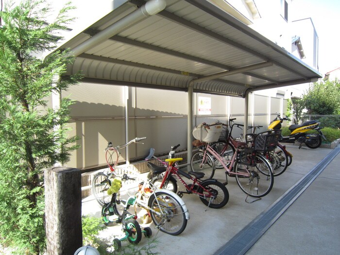 物件外観写真3　(駐輪場)