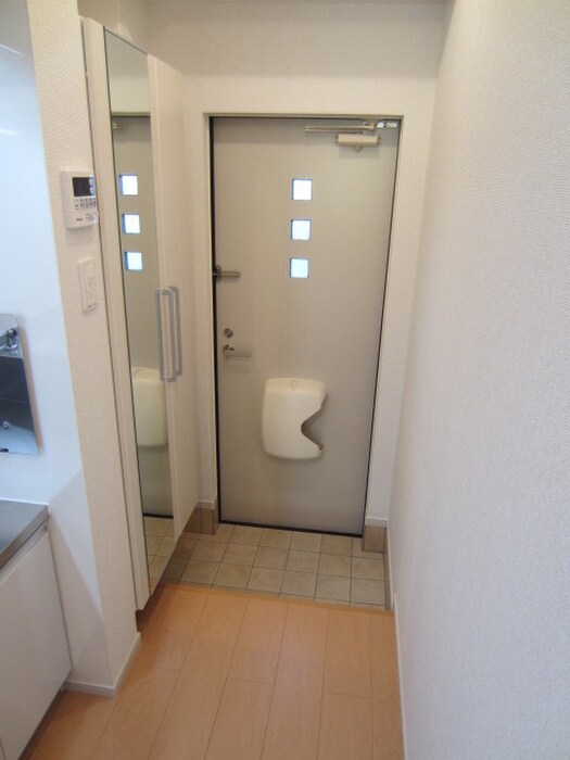 物件内観写真14　(玄関)
