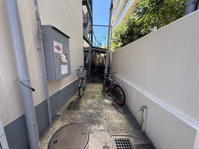 物件外観写真3　(駐輪場)