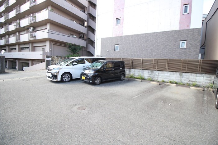 物件外観写真4　(駐車場)
