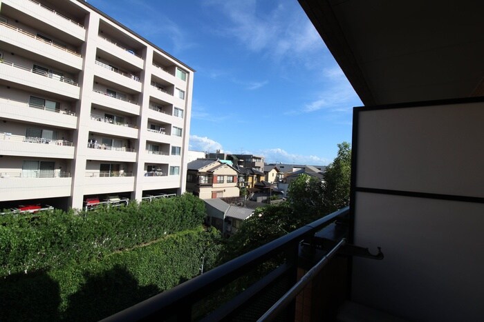 物件内観写真14　(室内からの展望)