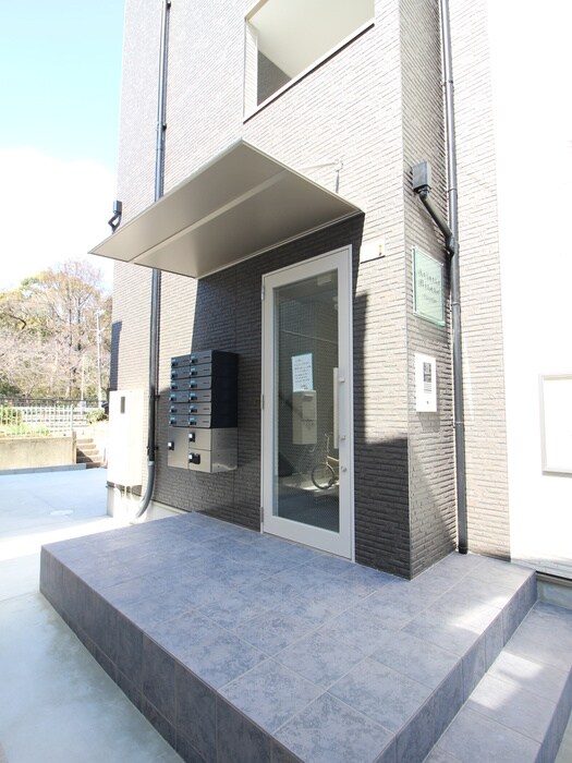 物件外観写真3　(エントランス部分)