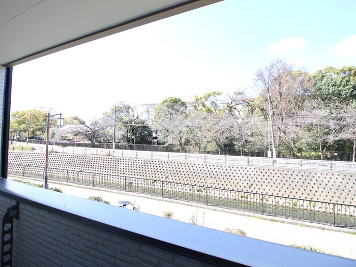 物件内観写真22　(室内からの展望)