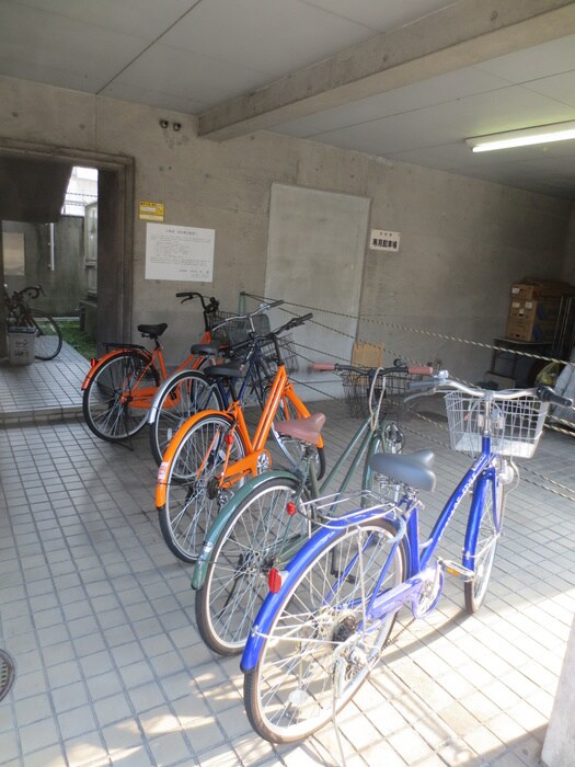 物件外観写真3　(駐輪場)