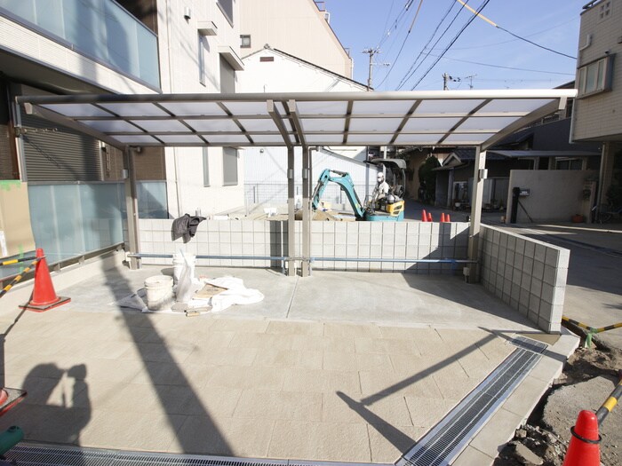 物件外観写真2　(駐車場)