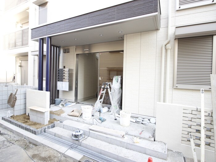 物件外観写真3　(エントランス部分)