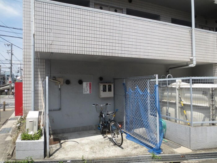 物件外観写真3　(駐輪場)