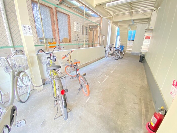 物件外観写真3　(駐輪場)