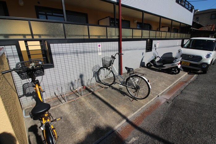 物件外観写真5　(駐輪場)