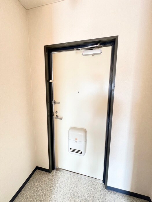 物件内観写真12　(玄関)