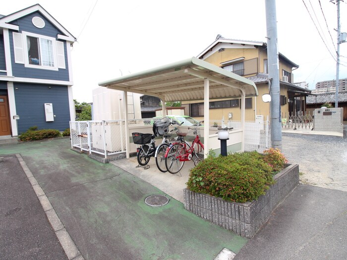 物件外観写真4　(駐輪場)