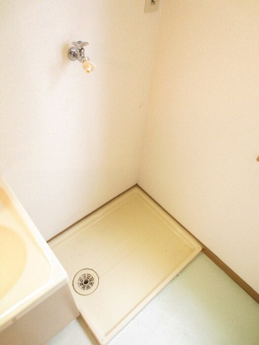 物件内観写真12　(洗濯機置場)