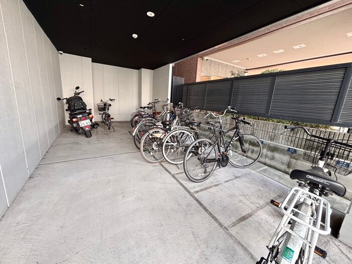 物件外観写真5　(駐輪場)
