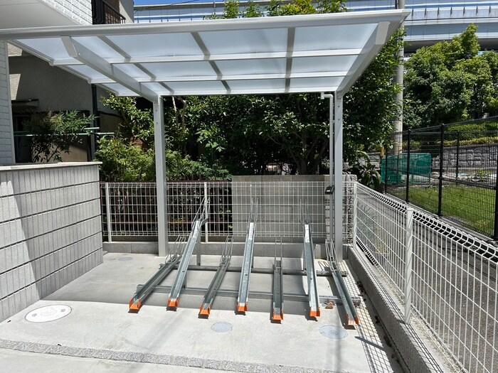 物件外観写真6　(駐輪場)