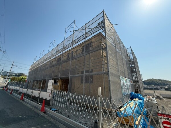建築中