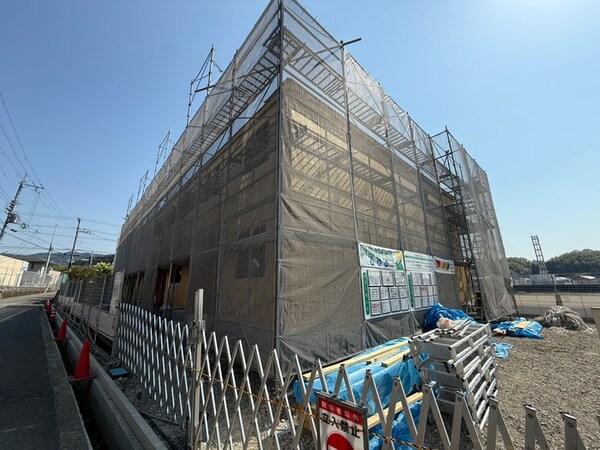 建築中