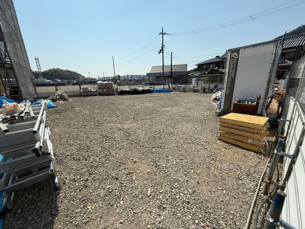 建築中