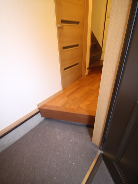 物件内観写真8　(玄関)