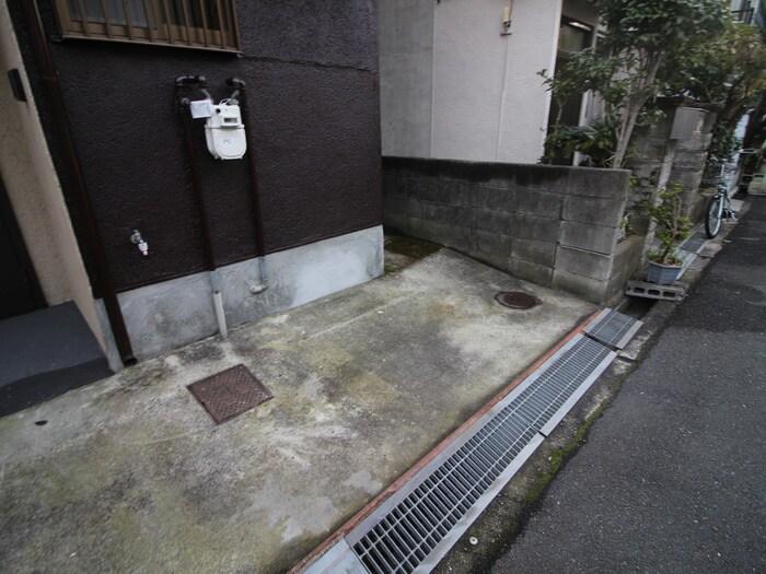 物件外観写真4　(駐車場)