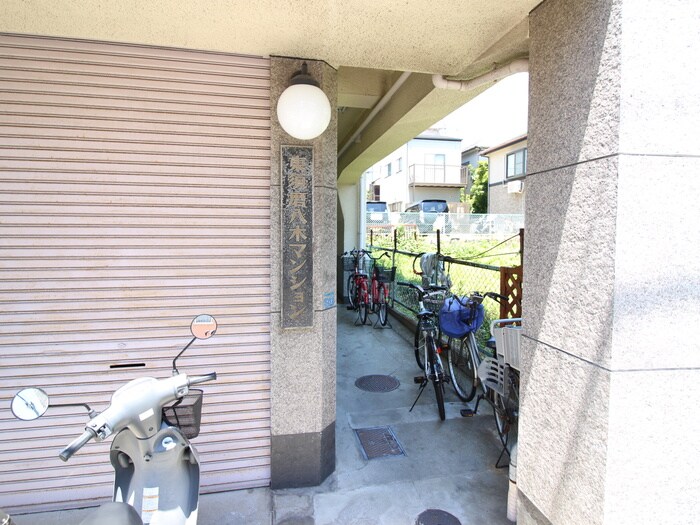 物件外観写真3　(エントランス部分)