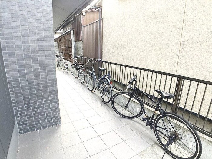 物件外観写真3　(駐輪場)
