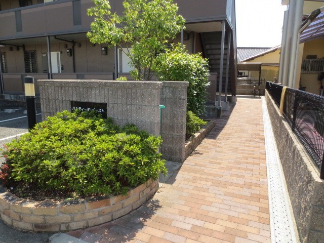 物件外観写真4　(エントランス部分)