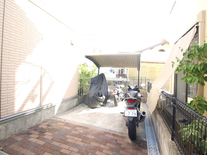 物件外観写真5　(駐輪場)