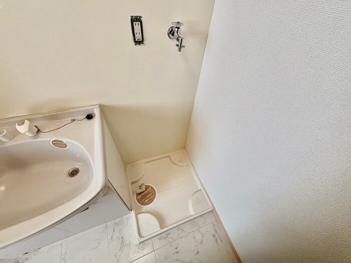 物件内観写真12　(洗濯機置場)