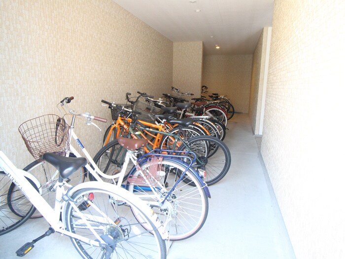 物件外観写真3　(駐輪場)