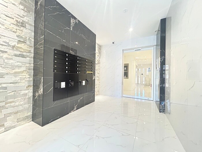 物件外観写真3　(エントランス部分)