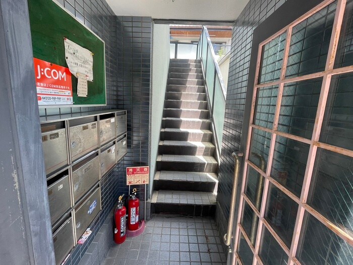 物件外観写真5　(エントランス部分)