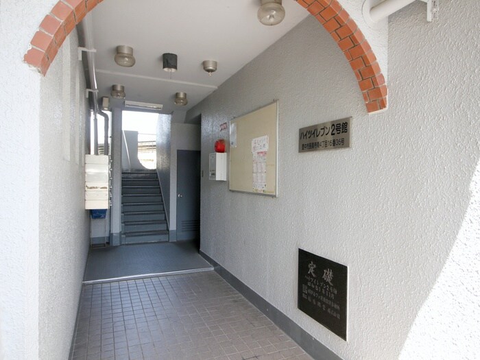 物件外観写真2　(エントランス部分)