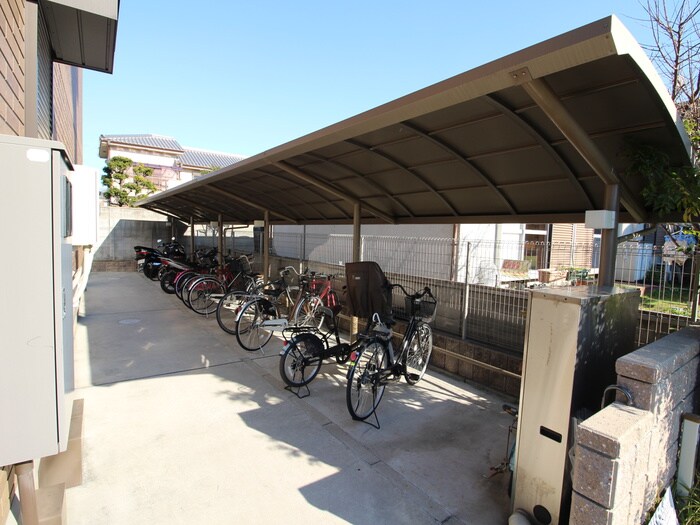 物件外観写真5　(駐輪場)