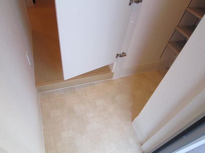 物件内観写真14　(玄関)