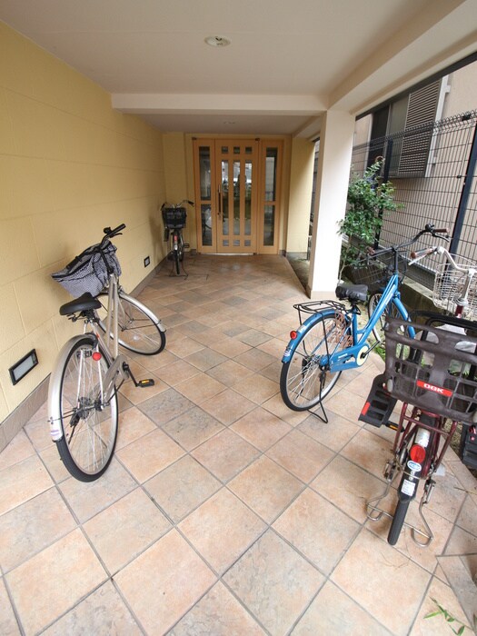 物件外観写真6　(駐輪場)